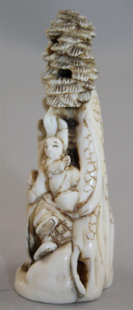 A Japanese ivory okimono netsuke, early 20th century, 7.7cm